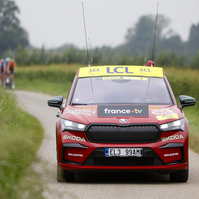 Foto zu dem Text "Gegenverkehr auf schmalen Straßen bei der West Bohemia Tour"