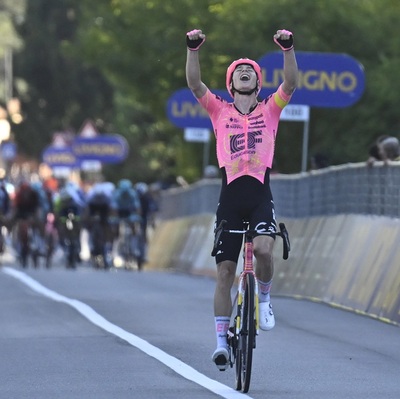 Foto zu dem Text "Powless stürmt mit 43-km-Solo zum ersten Sieg in Italien"