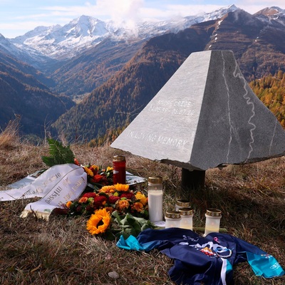 Foto zu dem Text "In Erinnerung an Drege: Gedenkstein am Großglockner aufgestellt"