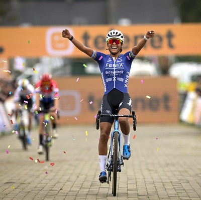 Foto zu dem Text "Alvarado schlägt zum Superprestige-Auftakt trotz Sturz van Empel "