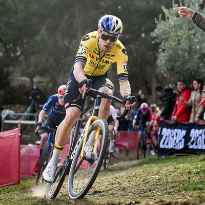 Foto zu dem Text "Van Aert steigt wohl erst zum Jahresende in die Cross-Saison ein"