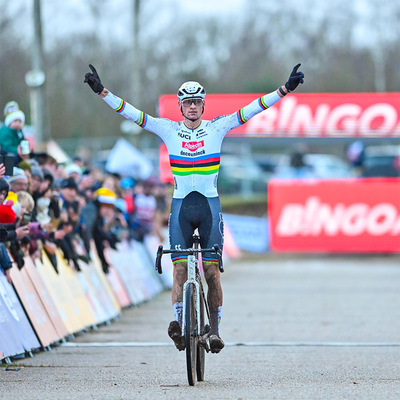 Foto zu dem Text "Van der Poel erteilt der Konkurrenz eine Lehrstunde"