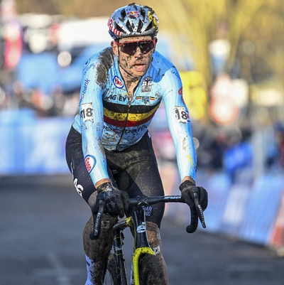 Foto zu dem Text "Nach WM-Silber: Van Aert sechs Stunden auf dem Straßenrad"